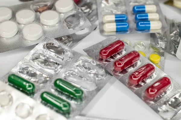 Produse Farmaceutice Ambalaje Diferite Culori Tablete Medicinale Antibiotice Tablete Antibacteriene — Fotografie, imagine de stoc
