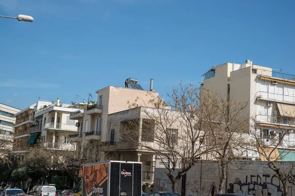 Афины Греция Февраля 2020 Улицах Афин Многоквартирными Домами Магазинами — стоковое фото