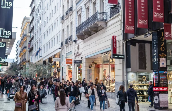 Atenas Grecia Febrero 2020 Personas Caminando Por Calle Más Famosa — Foto de Stock