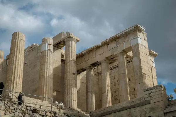 Atenas Grecia Febrero 2020 Ruinas Propylaea Puerta Monumental Acrópolis Atenas — Foto de Stock