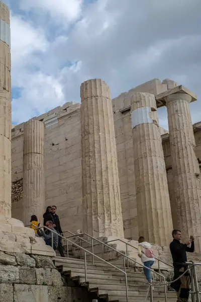 Atenas Grecia Febrero 2020 Ruinas Propylaea Puerta Monumental Acrópolis Atenas — Foto de Stock