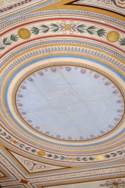 Atina, Yunanistan - 14 Şubat 2020. İlk modern olimpiyat oyunları için 1880 'lerde inşa edilen görkemli salon şimdi bir konferans merkezi olarak kullanılıyor..