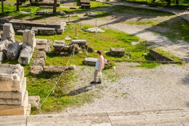 Atina, Yunanistan - 13 Şubat 2020. Akropol 'deki Parthenon Harabeleri - MÖ 447 - Atina, Yunanistan' da