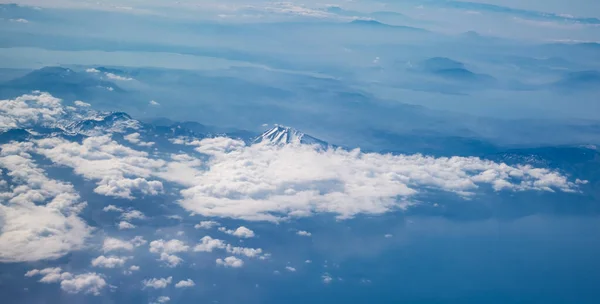 Вид Літака Над Землею Горами Хмарами — стокове фото