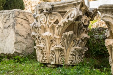 Atina, Yunanistan - 13 Şubat 2020. Akropol 'deki Parthenon Harabeleri - MÖ 447 - Atina, Yunanistan' da