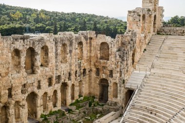 Atina, Yunanistan - 13 Şubat 2020. Akropol 'deki Parthenon Harabeleri - MÖ 447 - Atina, Yunanistan' da
