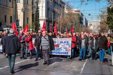 Atina Şehri, Yunanistan - 18 Şubat 2020. Atina kentindeki kamu sektörü çalışanları, muhafazakar hükümetin emek piyasasını serbestleştirme amaçlı planlanan yasasını protesto etmek amacıyla yeni bir grev düzenledi