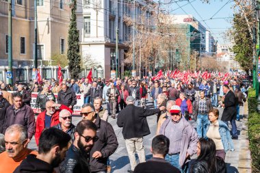 Atina Şehri, Yunanistan - 18 Şubat 2020. Atina kentindeki kamu sektörü çalışanları, muhafazakar hükümetin emek piyasasını serbestleştirme amaçlı planlanan yasasını protesto etmek amacıyla yeni bir grev düzenledi
