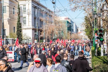 Atina Şehri, Yunanistan - 18 Şubat 2020. Atina kentindeki kamu sektörü çalışanları, muhafazakar hükümetin emek piyasasını serbestleştirme amaçlı planlanan yasasını protesto etmek amacıyla yeni bir grev düzenledi