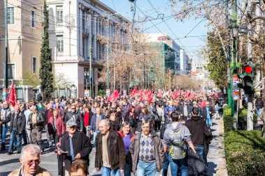 Atina Şehri, Yunanistan - 18 Şubat 2020. Atina kentindeki kamu sektörü çalışanları, muhafazakar hükümetin emek piyasasını serbestleştirme amaçlı planlanan yasasını protesto etmek amacıyla yeni bir grev düzenledi