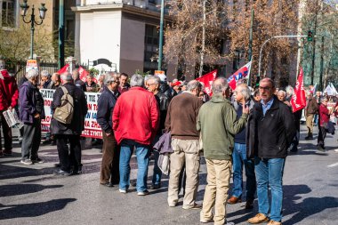 Atina Şehri, Yunanistan - 18 Şubat 2020. Atina kentindeki kamu sektörü çalışanları, muhafazakar hükümetin emek piyasasını serbestleştirme amaçlı planlanan yasasını protesto etmek amacıyla yeni bir grev düzenledi