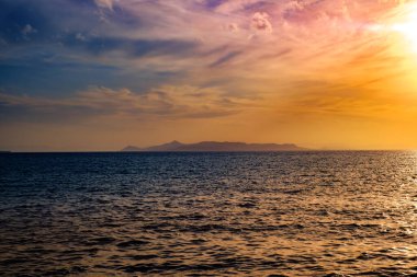 Yunanistan 'ın başkenti Atina' da akşam gökyüzü bulutlu