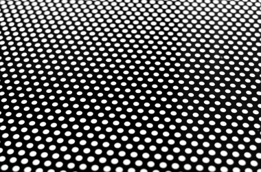 Yuvarlak deliklerin delinmesiyle metalik arkaplan çözüldü