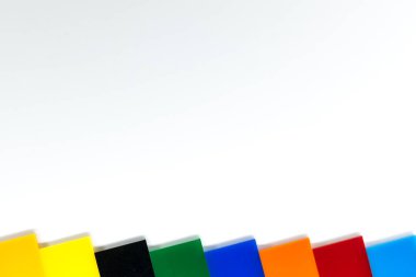 Kısmi çerçeve beyaz arkaplanda Renkli Acrylic Çarşaf