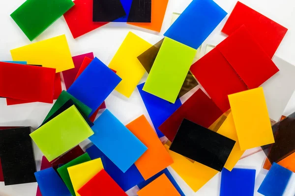 Beyaz arkaplanda Renkli Dökme Akrilik Sayfa