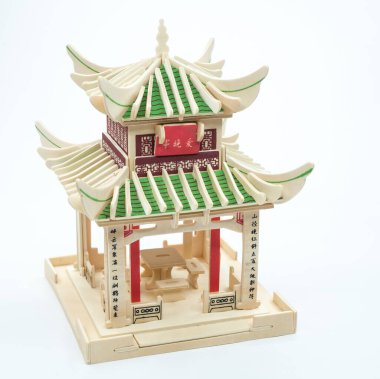 Sibiu, Romanya - 26 Mart 2020. Aiwan pavyonu 158 parça ahşap bulmacadan yapıldı