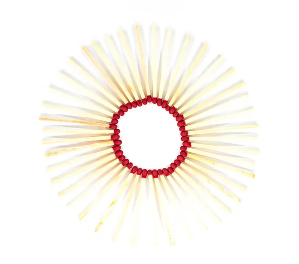 白い背景に太陽の形をしたマッチ棒 — ストック写真