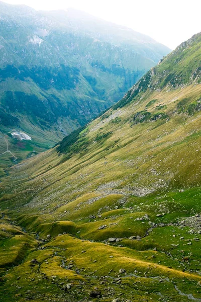 Fagaras高い山の尾根で日の出 ヤギの下バケツ 220メートル以上の高いピークを持つルーマニアの山の風景 — ストック写真