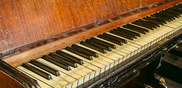 Blick Auf Die Antiken Klaviertasten — Stockfoto