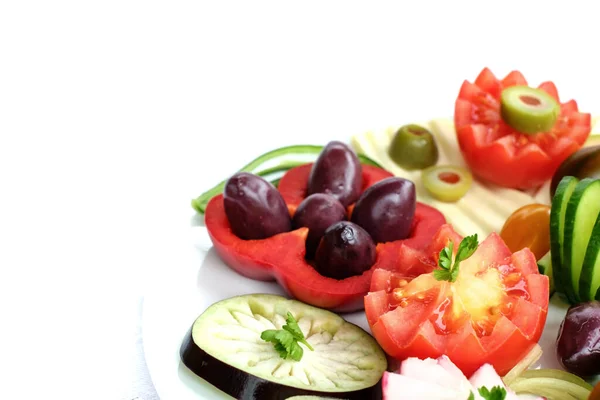 Тарелка Вегетарианской Еды Завтрак Огурцом Помидорами Зелеными Оливками Картофельной Спиралью — стоковое фото