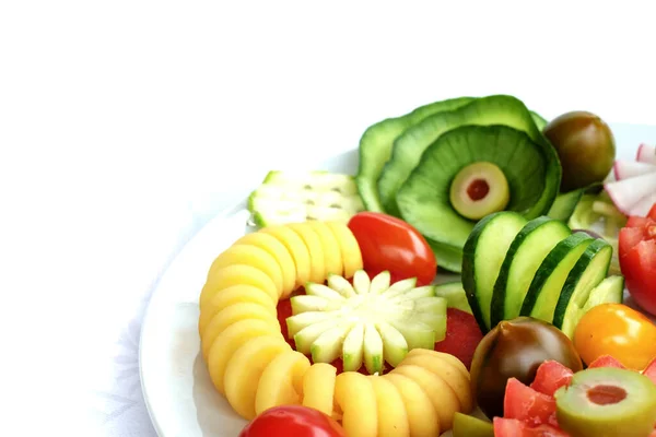 Prato Comida Vegetariana Com Pepino Tomate Azeitonas Verdes Espiral Batata — Fotografia de Stock