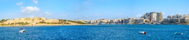 Valletta City, Malta - 16 Temmuz 2019, Manoel Adası ve Sliema şehrinin panoramik manzarası, Vallette City, Malta
