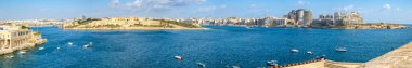 Valletta City, Malta - 16 Temmuz 2019, Manoel Adası ve Sliema şehrinin panoramik manzarası, Vallette City, Malta