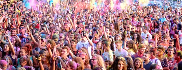 Ciudad Ruse Bulgaria Junio 2017 Jóvenes Felices Bailando Celebrando Durante —  Fotos de Stock