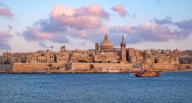 Valletta City, Malta - 15 Temmuz 2019, Marsans Harbour, Sliema, Malta