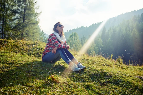 Toothy smiling woman basking on sun rays of the sun — Stock Photo, Image