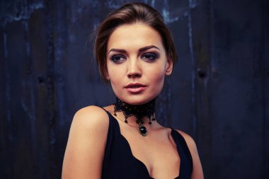 Çarpıcı güzelliği Yüksek elmacık kemikleri ince kadın wh inşa