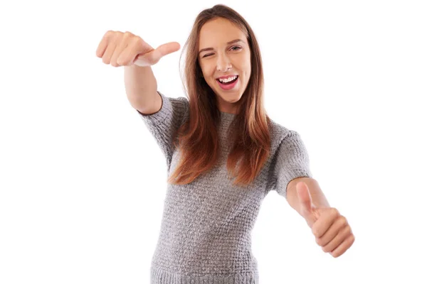 Een prachtig brown haar meisje knipogen en geven duimen omhoog symbool — Stockfoto