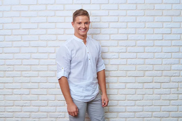 A stylish handsome man wearing casual clothes posing over white — Stock Photo, Image