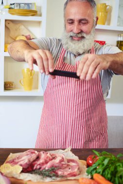MasterChef aromalı et genel gider atış yapar