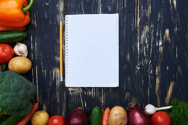 Jotter homegrown v topluluğu ile çevrili bir kalem ile