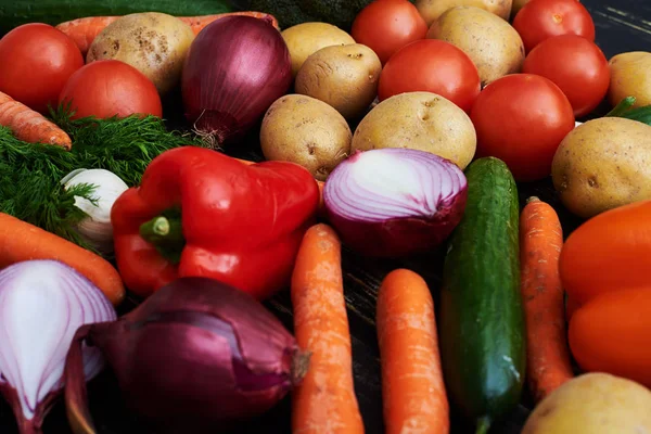 Legumes sazonais isolados sobre layout plano — Fotografia de Stock