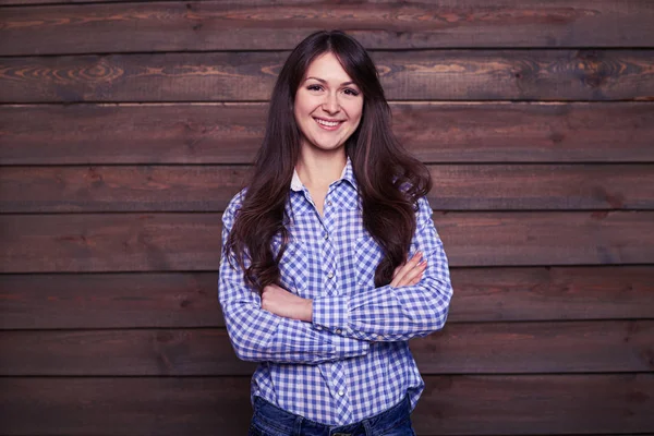 Studio portrait of delighted smiling brunette wearing casual out — Stock Photo, Image