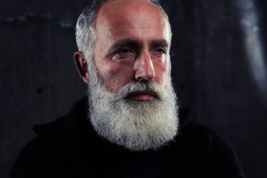 Süre onun erkeklik ifade şık ciddi adam portresi