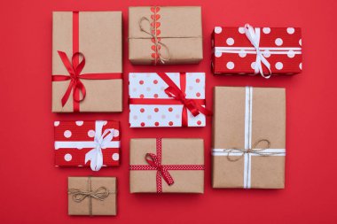 Festival sarılmış hediye kutuları grubu 