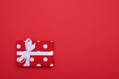 Küçük polka dot kırmızı ve beyaz kutusu Hediyelik 