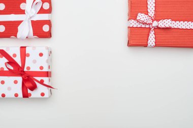 Üç kopya alanı mevcut kutular noktalı 