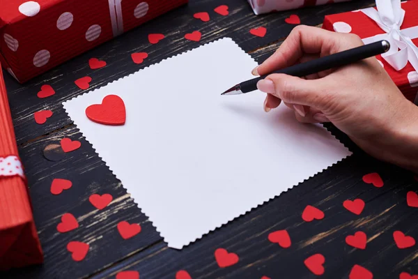 Woman hand writing on a blank sheet of paper with a pencil — Stock Photo, Image