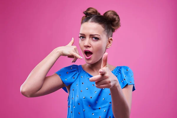 Cool casual girl gesturing and expressing emotions — Stock Photo, Image