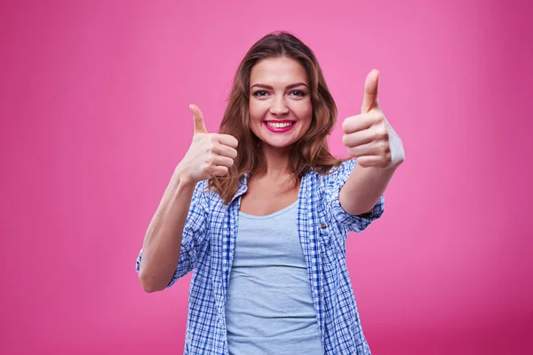 Smiling pretty girl showing thumb up gesture — Stock Photo, Image