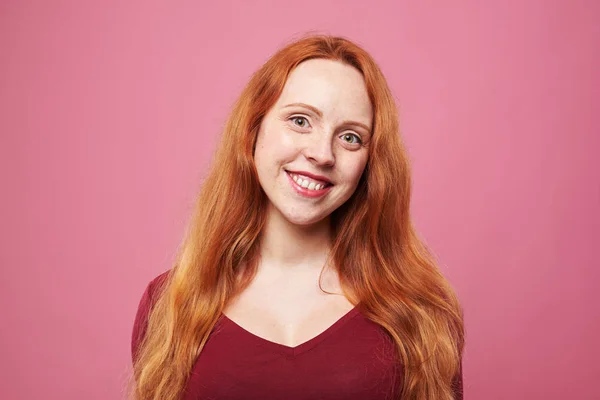 Portrait shot of redhead young woman with freckles — Stock Photo, Image