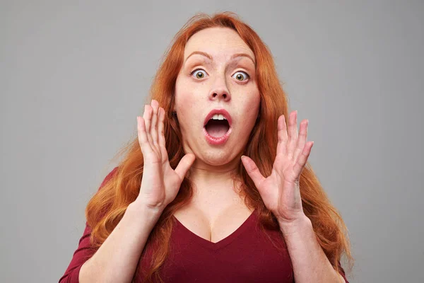 Horrified red hair woman raised hands — Stock Photo, Image