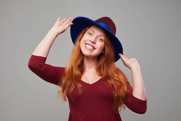 Elated woman in vinous hat isolated over background — Stock Photo, Image