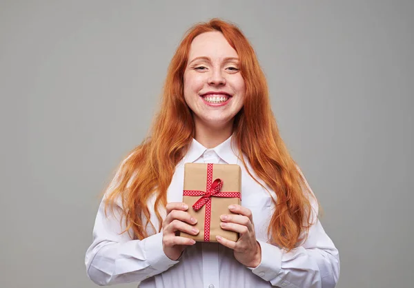 Delightedl girl with present box — Stock Photo, Image