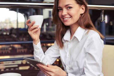 Kahve ile güzel iş kadını 