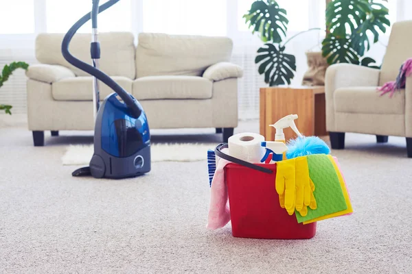 Cleaning set in front of vacuum cleaner — Stock Photo, Image